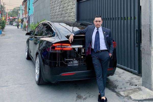 Mobil Mewah Ahmad Sahroni: dari Ferrari 488 hingga BMW i8 Inilah Koleksi Lengkap Crazy Rich Priok! 
