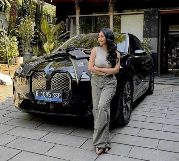 Koleksi Mobil Rachel Vennya yang Baru Putus dari Salim Nauderer