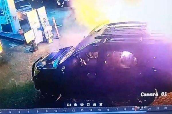 Viral Mobil Terbakar di SPBU Nambo Bandung, Pasutri Terluka Anak Selamat