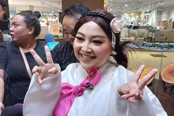 Sedih, Mpok Alpa Pakai Kutek demi Tutupi Kuku Membiru Efek Kemoterapi