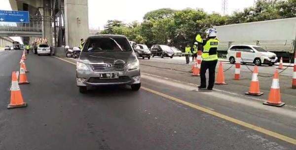 Siang Ini, Contraflow di KM 36-70 Tol Japek Kembali Diberlakukan