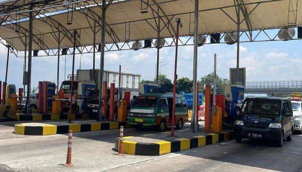 H-7 Lebaran, Pemudik Mulai Lintasi Gerbang Exit Tol Cileunyi Bandung