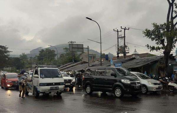 Hari Ini Diprediksi Jadi Puncak Arus Balik, Arus Lalu Lintas di Nagreg Mulai Padat 