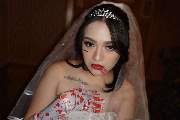 Seksinya Natalie Holscher Cosplay Jadi <i>Bloody Bride</i>, Disebut Mirip Amanda Manopo Seksinya Natalie Holscher Cosplay Jadi <i>Bloody Bride</i>, Disebut Mirip Amanda Manopo