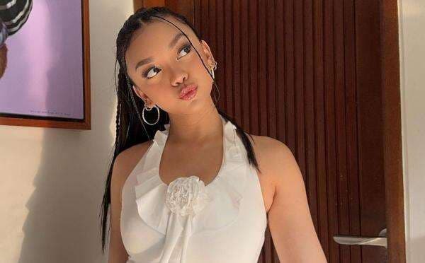 Gaya Naura Ayu dengan Dress Putih, Tampil Centil dan Memukau