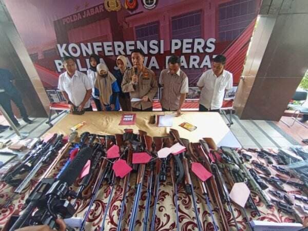  Ngeri! IRT di Bandung Simpan dan Jual 20 Senjata Api Ilegal   