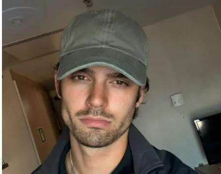 Viral Pria di Inggris Mirip Karakter Psikopat di Serial Netflix “You", Penggemar Auto Minta Diculik