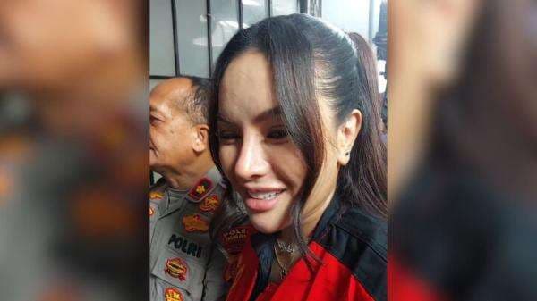 Jadi Saksi, Nikita Mirzani Berharap Lolly Jujur di Sidang Kasus Vadel Badjideh