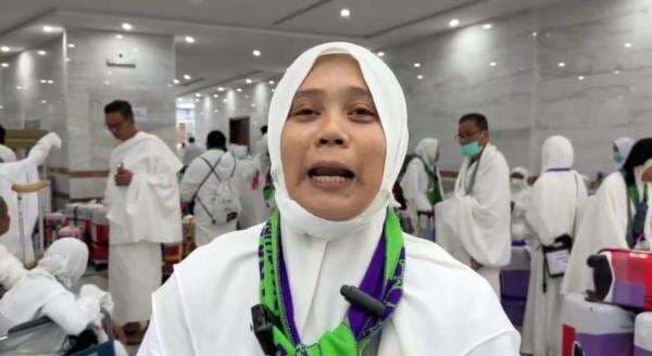 Kisah Penjual Sandal Plastik yang Tak Kuasa Menahan Tangis Lihat Kakbah Jelang Puncak Haji 2025