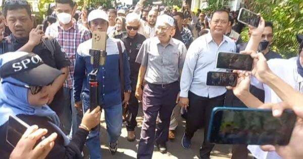 Rombongan TPUA Geruduk Rumah Jokowi Desak Klarifikasi Ijazah