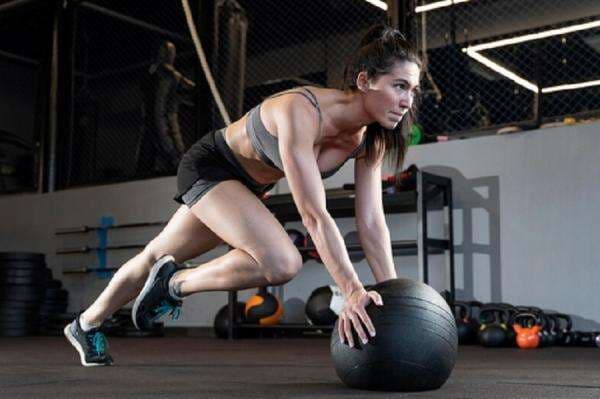 Ini Perbedaan Olahraga Hyrox dengan Crossfit