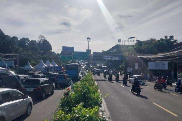 Lokasi Wisata Puncak Bogor Ramai Dikunjungi Masyarakat Pagi Ini, One Way Diterapkan