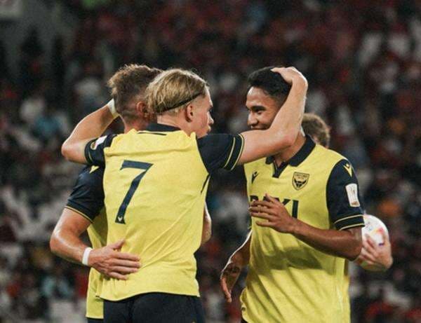 Oxford United Nikmati Atmosfer Tanding di Indonesia, Siap Bawa Pulang Trofi Piala Presiden 2025 ke Inggris!