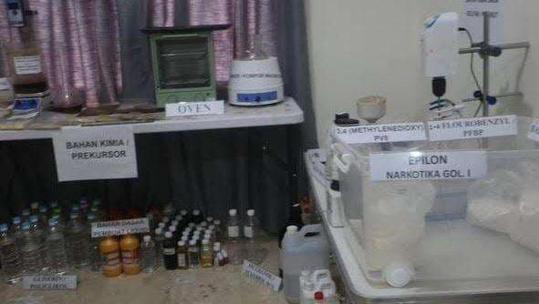 Polisi Bongkar Pabrik Cairan Rokok Elektrik Berisi Narkotika di Apartemen Mewah Medan