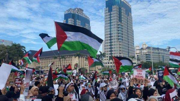 Aksi Bela Palestina, Warga Kibarkan Bendera Hingga Bawa Poster Kemerdekaan