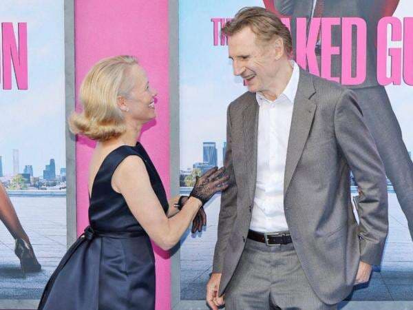 Viral Pamela Anderson dan Liam Neeson Pacaran, Ini Faktanya!
