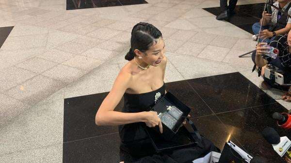 Patricia Gouw Girang Dapat Toples Cantik Souvenir Resepsi Al Ghazali dan Alyssa Daguise