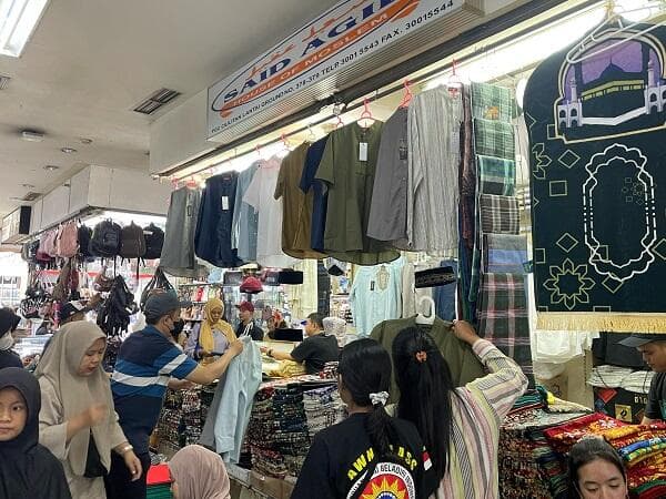 Sepi dan Daya Beli Turun, Pedagang Baju di Pusat Grosir Cililitan Nangis Darah Jelang Lebaran