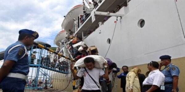 Pembatasan Operasional Jelang Lebaran, Sopir Keluhkan Terjebak Belasan Jam di Pelabuhan Ciwandan