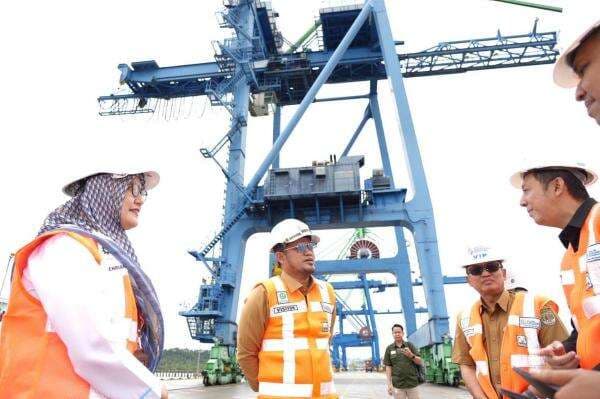 Sambangi Terminal Peti Kemas Kariangau, Gubernur Kaltim: Berpotensi Hasilkan PAD