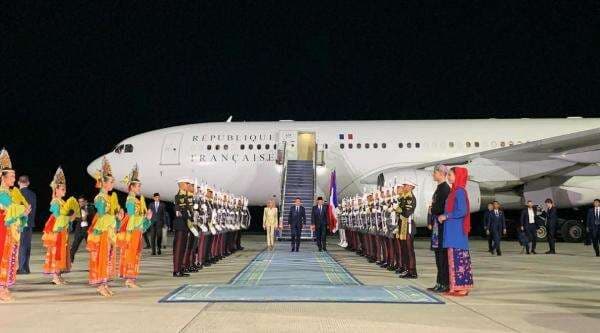 Presiden Prancis Emmanuel Macron Tiba di Lanud Halim, Disambut Sjafrie Sjamsoeddin hingga Rano Karno