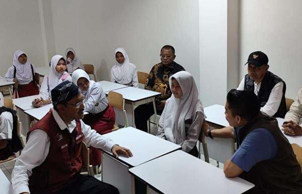 Seskab Teddy: Sekolah Rakyat Dibuat untuk Memutus Rantai Kemiskinan! Seskab Teddy: Sekolah Rakyat Dibuat untuk Memutus Rantai Kemiskinan!