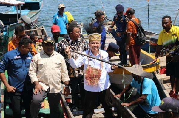 Jelang PSU Pilkada Papua, Pj Gubernur Agus Fatoni Sidak Nelayan di Pulau Cina Kecil