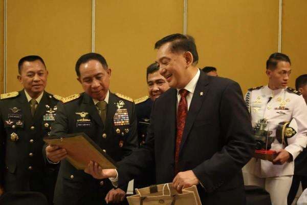 Perkuat Pertahanan, Menhan Sjafrie dan Panglima TNI Bahas Kerja Sama Militer dengan Filipina