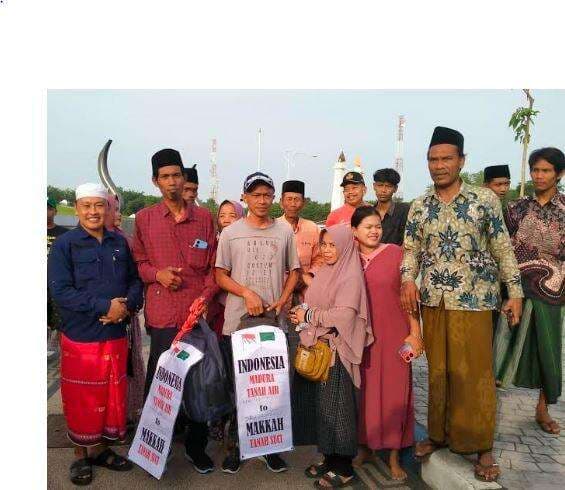 Modal Nekat, 2 Pemuda Sampang Jalan Kaki ke Mekkah demi Bisa Naik Haji