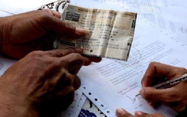 Pemutihan Pajak Kendaraan Jawa Barat 2025, Warga Datangi Samsat Soreang