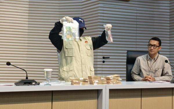 KPK Sita Uang Rp2,4 Miliar saat OTT Inhutani V, Ini Penampakannya
