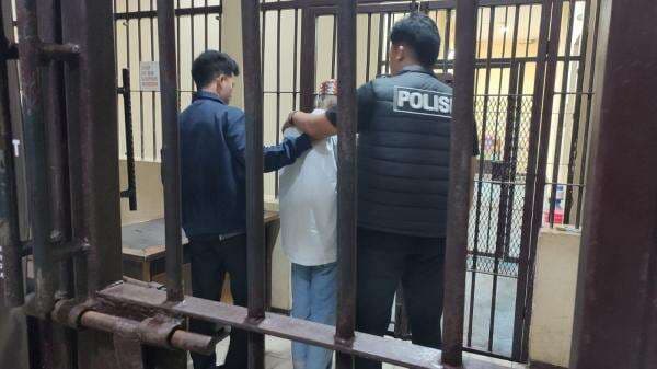 Parah! Guru Ngaji Cabul di Tebet Gambar Kemaluan di Papan Tulis saat Mengajar