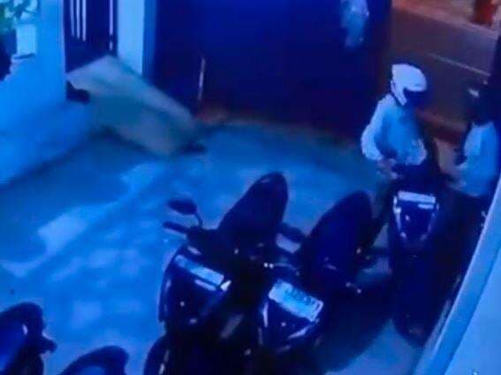 Viral Maling Bersenpi Santai Gotong Motor Curian di Salatiga Viral Maling Bersenpi Santai Gotong Motor Curian di Salatiga