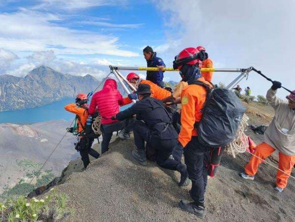 Terjebak di Tebing Rinjani, Evakuasi Pendaki Brasil Terkendala Kabut Tebal