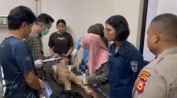 Tragis! 2 Bocah Disiksa Ibu Tiri dan Ayahnya, Korban Dirantai hingga Disiram Air Panas Tragis! 2 Bocah Disiksa Ibu Tiri dan Ayahnya, Korban Dirantai hingga Disiram Air Panas