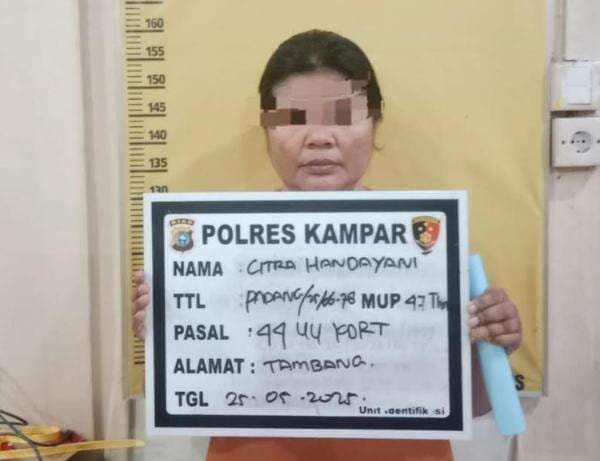 Sadis, Tante di Riau Pukuli Keponakan dengan Rotan hingga Babak Belur Sadis, Tante di Riau Pukuli Keponakan dengan Rotan hingga Babak Belur