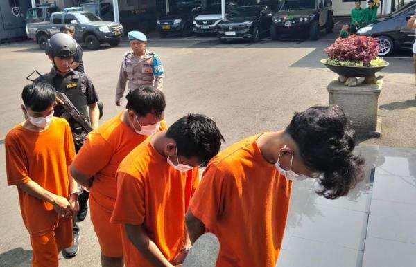 Viral Pendekar PSHT Keroyok Warga di Depan Itenas Bandung, 4 Orang Ditangkap! Viral Pendekar PSHT Keroyok Warga di Depan Itenas Bandung, 4 Orang Ditangkap!