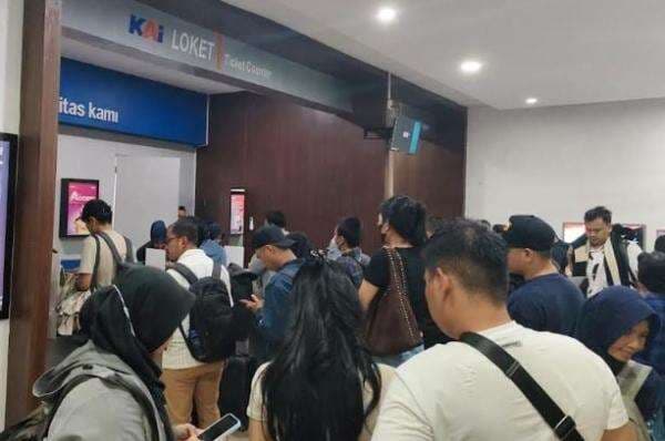 KA Argo Bromo Anjlok di Subang, Penumpang Menumpuk di Stasiun Cirebon