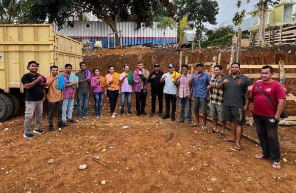 Warga Sumba Barat Daya Senyum Semringah Terima 11 Sapi dari Legislator Partai Perindo Yusuf Bora Warga Sumba Barat Daya Senyum Semringah Terima 11 Sapi dari Legislator Partai Perindo Yusuf Bora