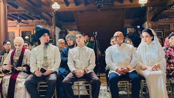 Perbandingan Harta Kekayaan Irwan Mussry dengan Ahmad Dhani, Siapa Lebih Tajir Perbandingan Harta Kekayaan Irwan Mussry dengan Ahmad Dhani, Siapa Lebih Tajir