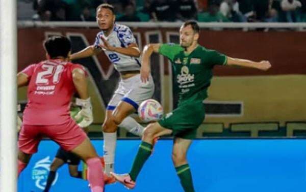 Kebobolan Menit Akhir, Persebaya Dipaksa Berbagi Poin Vs PSIS