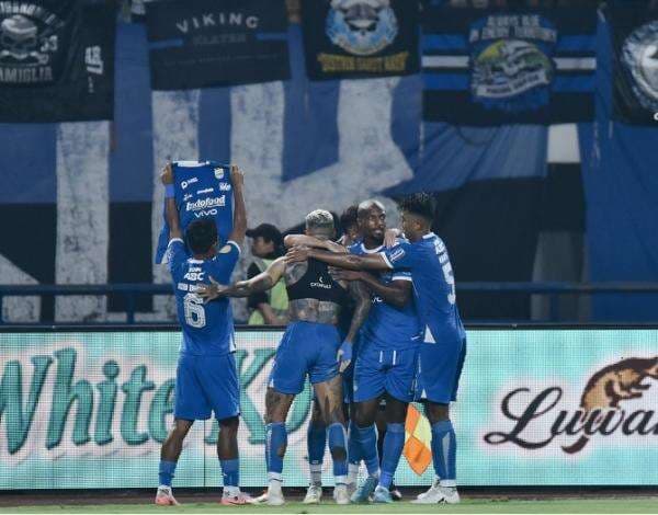 Tanggapan Bojan Hodak Usai Saksikan Laga Persib Bandung vs PSM Makassar dari Tribun Penonton Tanggapan Bojan Hodak Usai Saksikan Laga Persib Bandung vs PSM Makassar dari Tribun Penonton