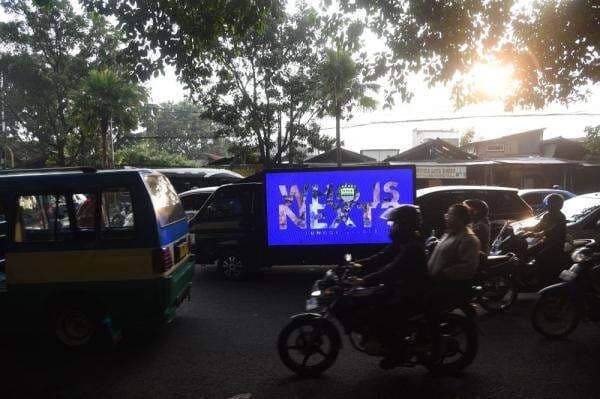 Persib Luncurkan Mobitron Misterius! Kota Bandung Diserbu Mobil Iklan Pemain Anyar