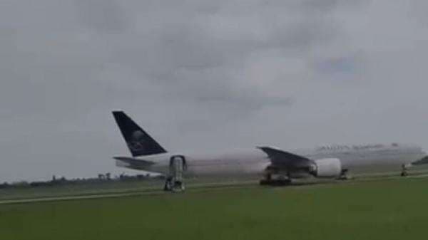 Kronologi Pesawat Saudi Mendarat Darurat di Bandara Kualanamu akibat Ancaman Bom Kronologi Pesawat Saudi Mendarat Darurat di Bandara Kualanamu akibat Ancaman Bom