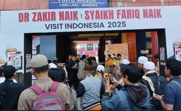 Ceramah Zakir Naik di Malang Dihadiri 8.000 Peserta dari Berbagai Agama