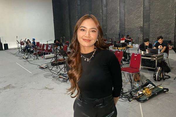 Mahalini Ajak Isyana Sarasvati Kolab di Atas Panggung Pestapora Mahalini Ajak Isyana Sarasvati Kolab di Atas Panggung Pestapora