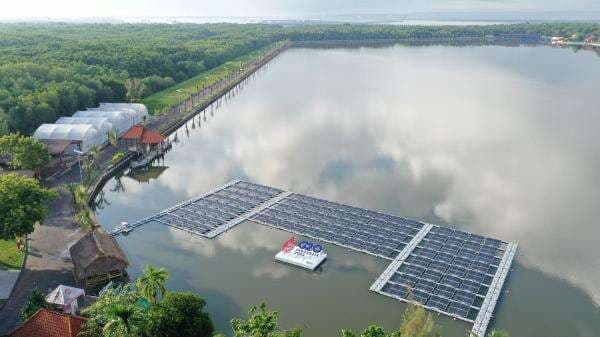Dukung Transisi Energi, PLTS Terapung Resmi Beroperasi di Bali