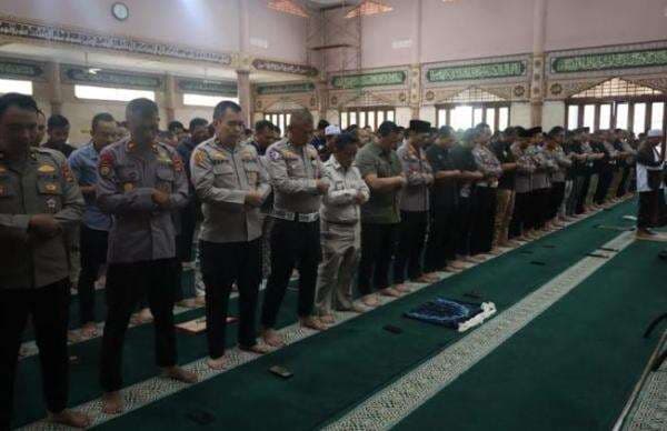 Polda Banten Shalat Ghaib Doakan 3 Polisi Way Kanan Gugur Ditembak Oknum TNI