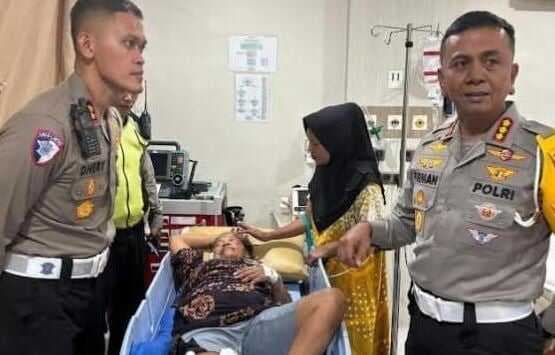 Kecelakaan di Medan, 2 Motor Patroli Polda Sumut Tabrak Nenek hingga Patah Kaki Kecelakaan di Medan, 2 Motor Patroli Polda Sumut Tabrak Nenek hingga Patah Kaki