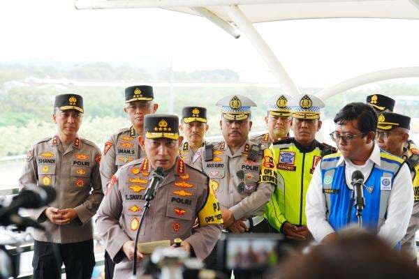 Tinjau Tol Cikampek, Kapolri Instruksikan Beri Pelayanan Maksimal Jelang Puncak Arus Mudik Lebaran